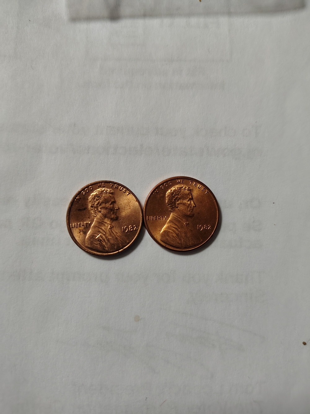 Pair of 1982 US Lincoln Pennies -Small And Large Dates.